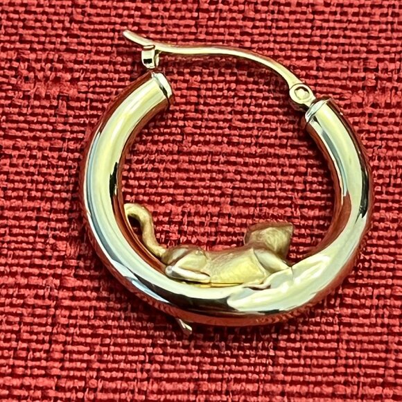 Carla 14K Hoop Earring With Cat Only One Earring - Picture 2 of 2